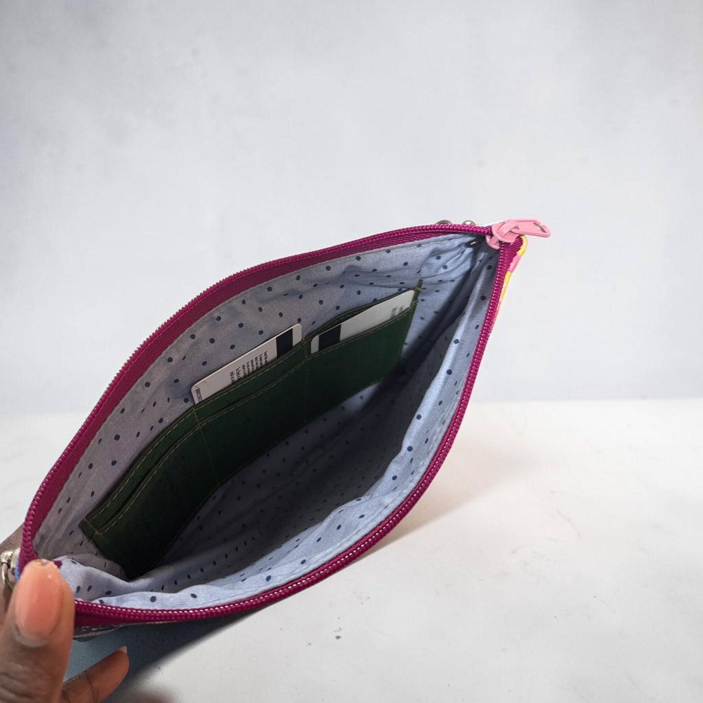ART WRISTLET GREEN